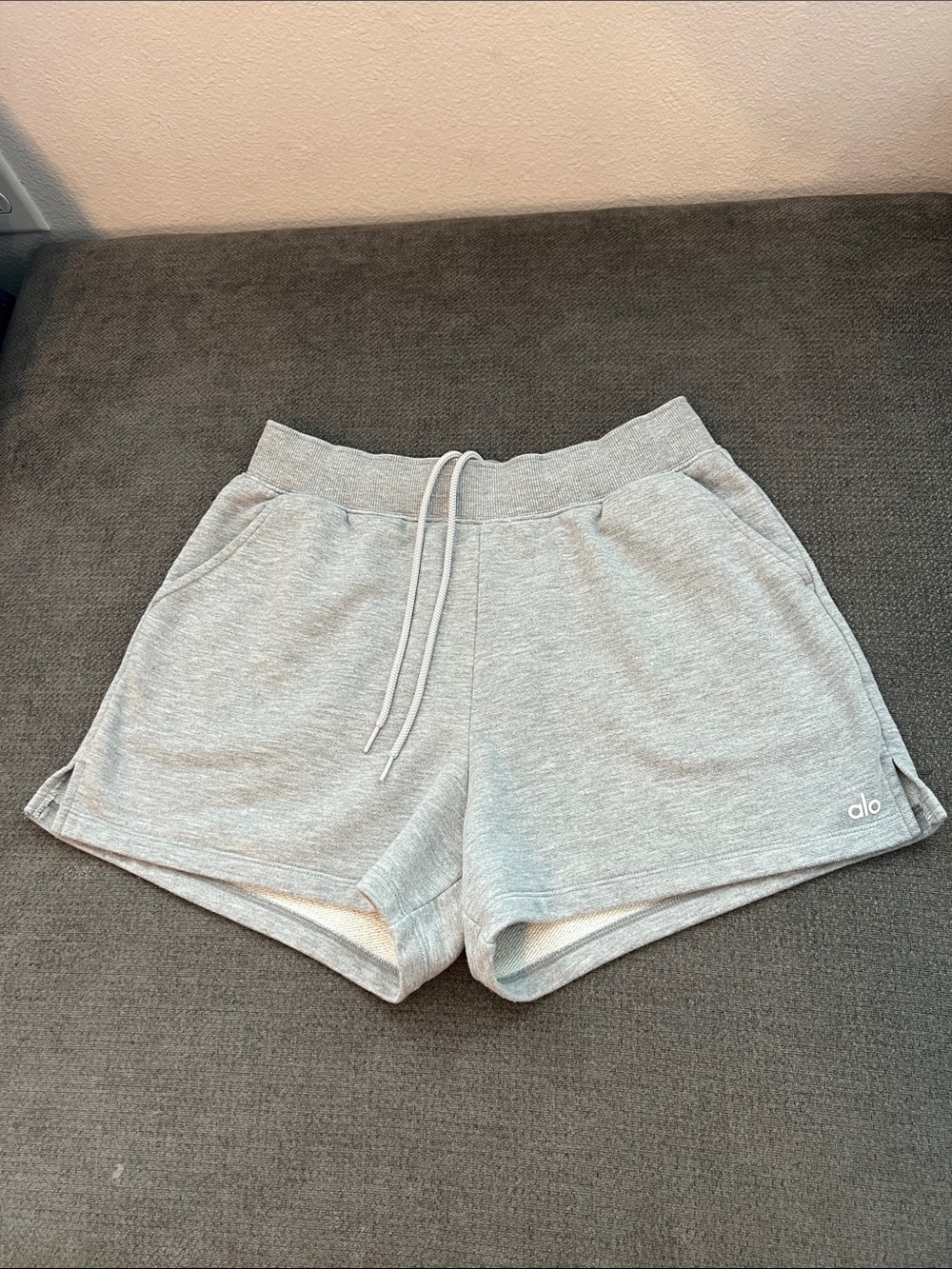 ALO Yoga Women’s Light Gray Athletic Drawstring Shorts